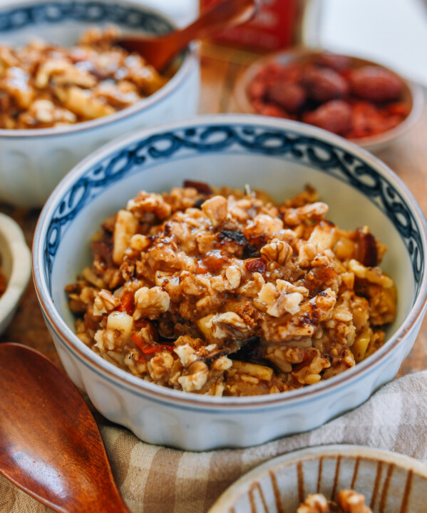 Apple Cinnamon Oatmeal with Dates & Goji Berries