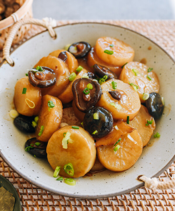 Braised Daikon with Mushrooms