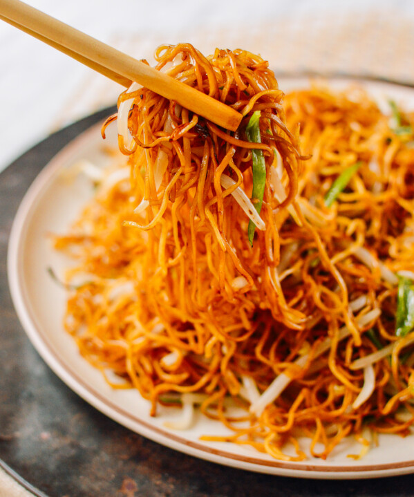 Picking up soy sauce pan-fried noodles with chopsticks