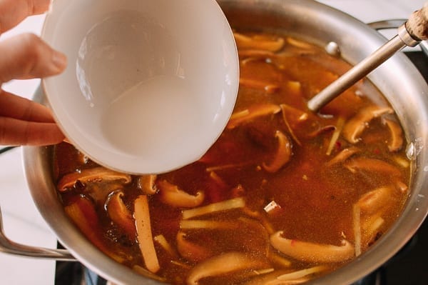 Adding cornstarch to hot and sour soup, thewoksoflife.com